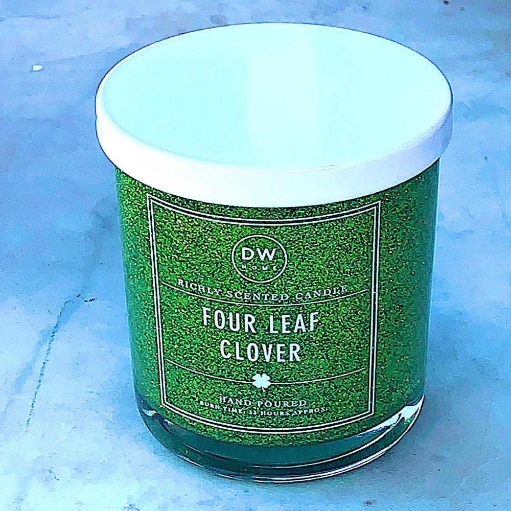 DW HOME CANDLE FOUR LEAF CLOVER RICHLY SCENTED 33 HRS GREEN SPARKLE NEW